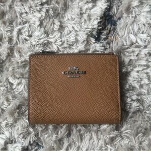 COACH LIGHT SADDLE BROWN SNAP WALLET